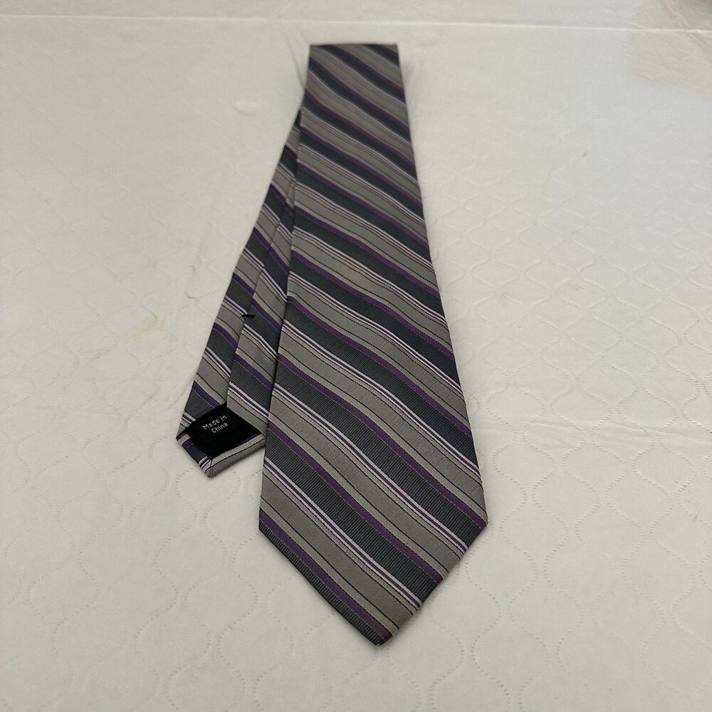 Calvin Klein Purple Silver Gray 100% Silk Men’s Neck Tie Made In China 61”